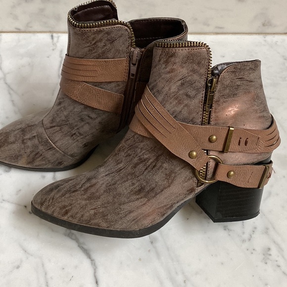 Bronze Marbled Leather Look Unique Booties - Picture 4 of 14